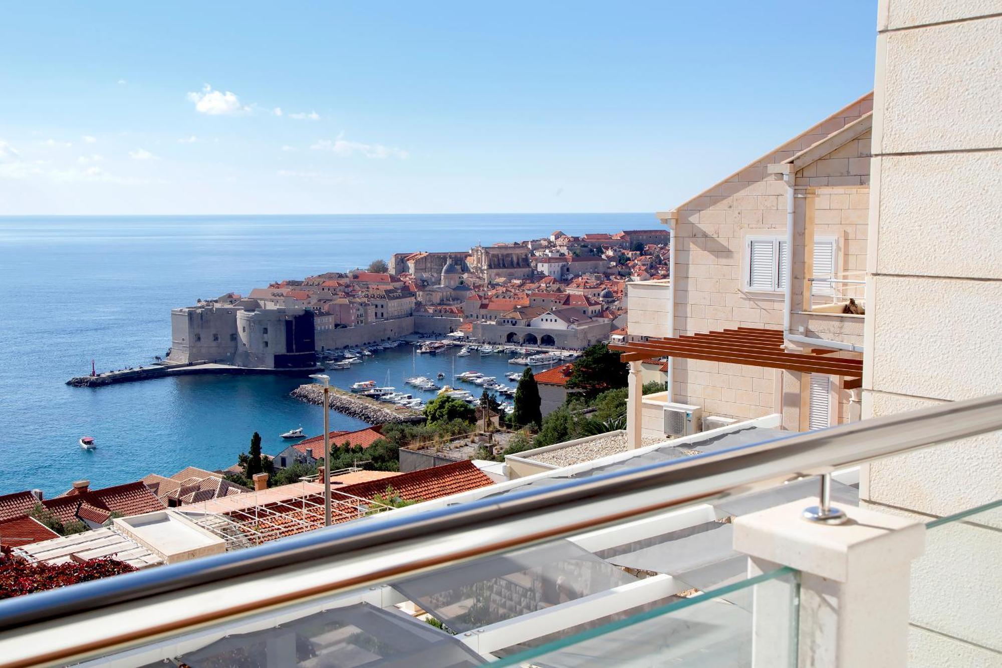 73 Stairs Apartment *