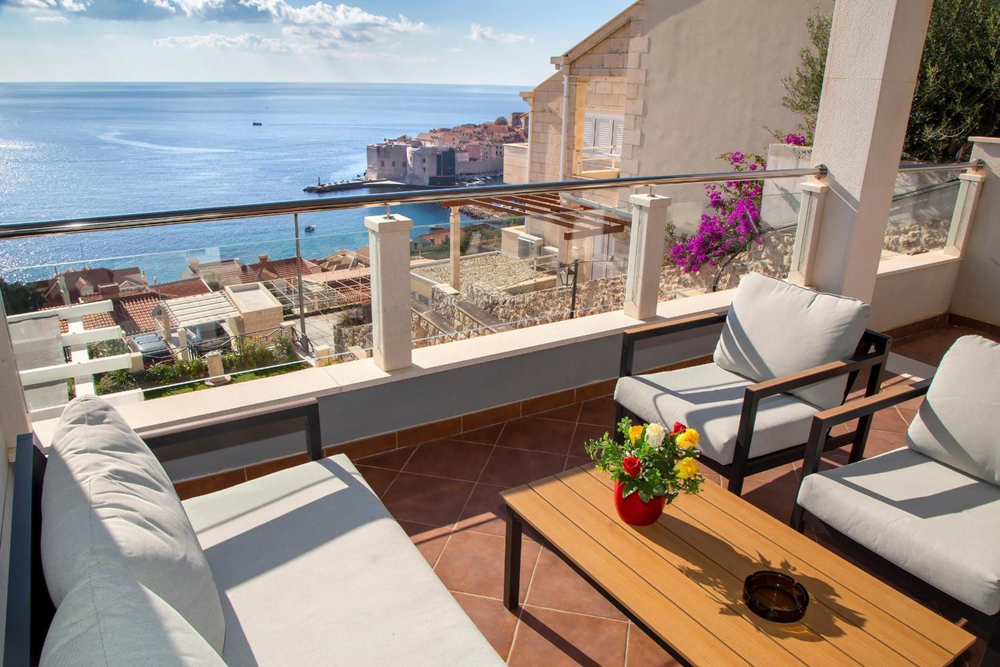 73 Stairs Apartment *